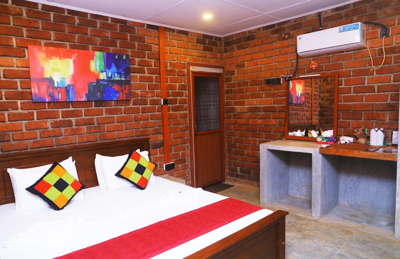 Click Hiriketiya Hotel Dikwella Exterior foto