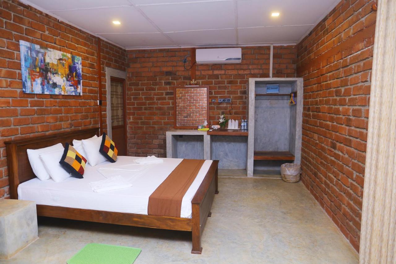 Click Hiriketiya Hotel Dikwella Exterior foto