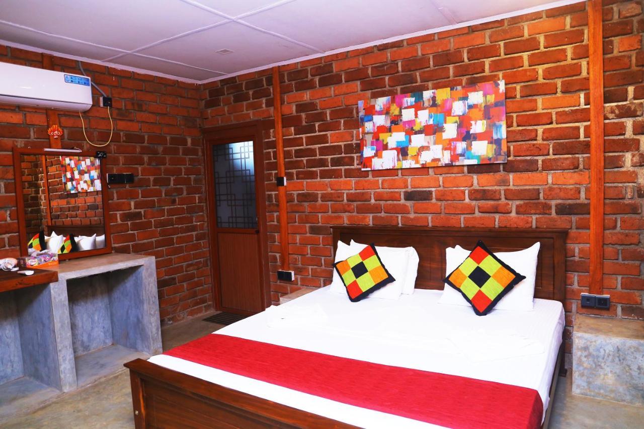 Click Hiriketiya Hotel Dikwella Exterior foto