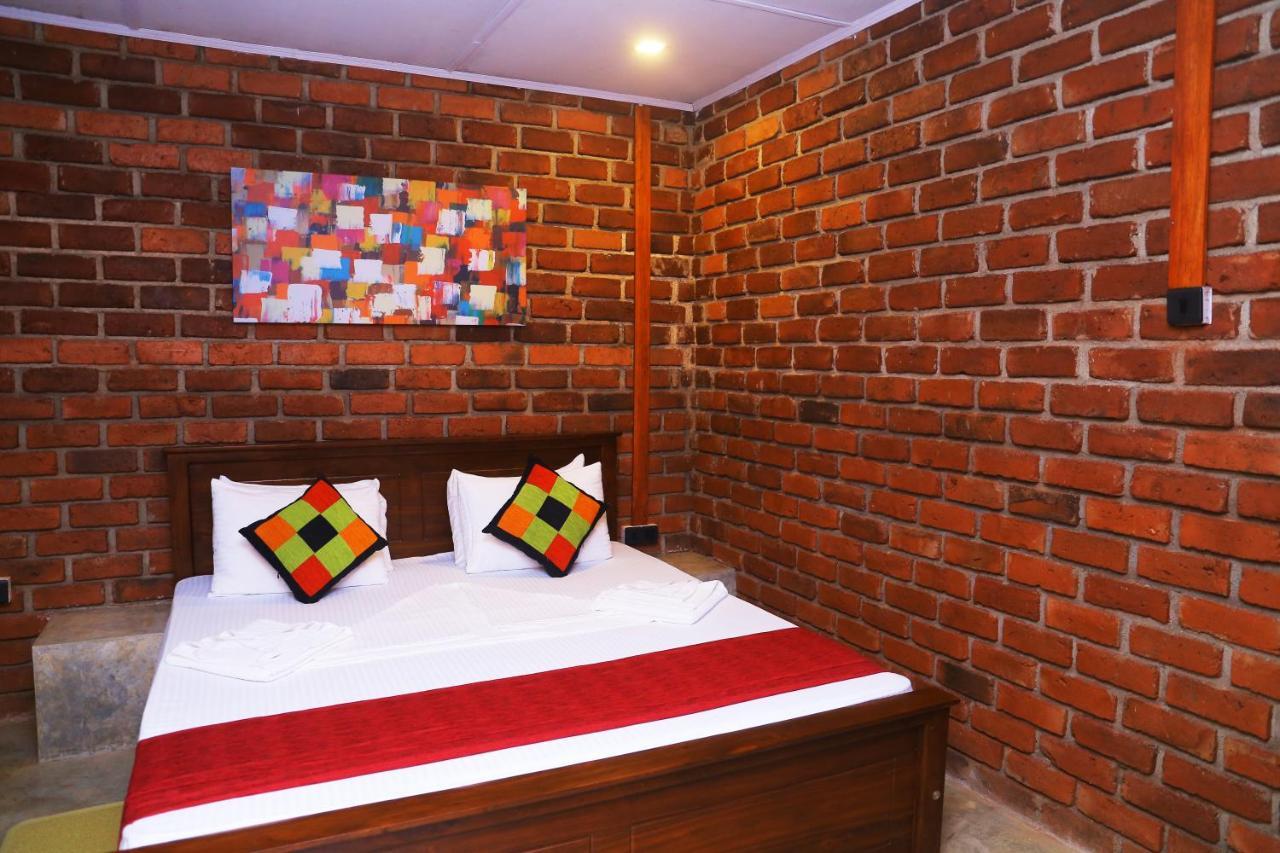 Click Hiriketiya Hotel Dikwella Exterior foto