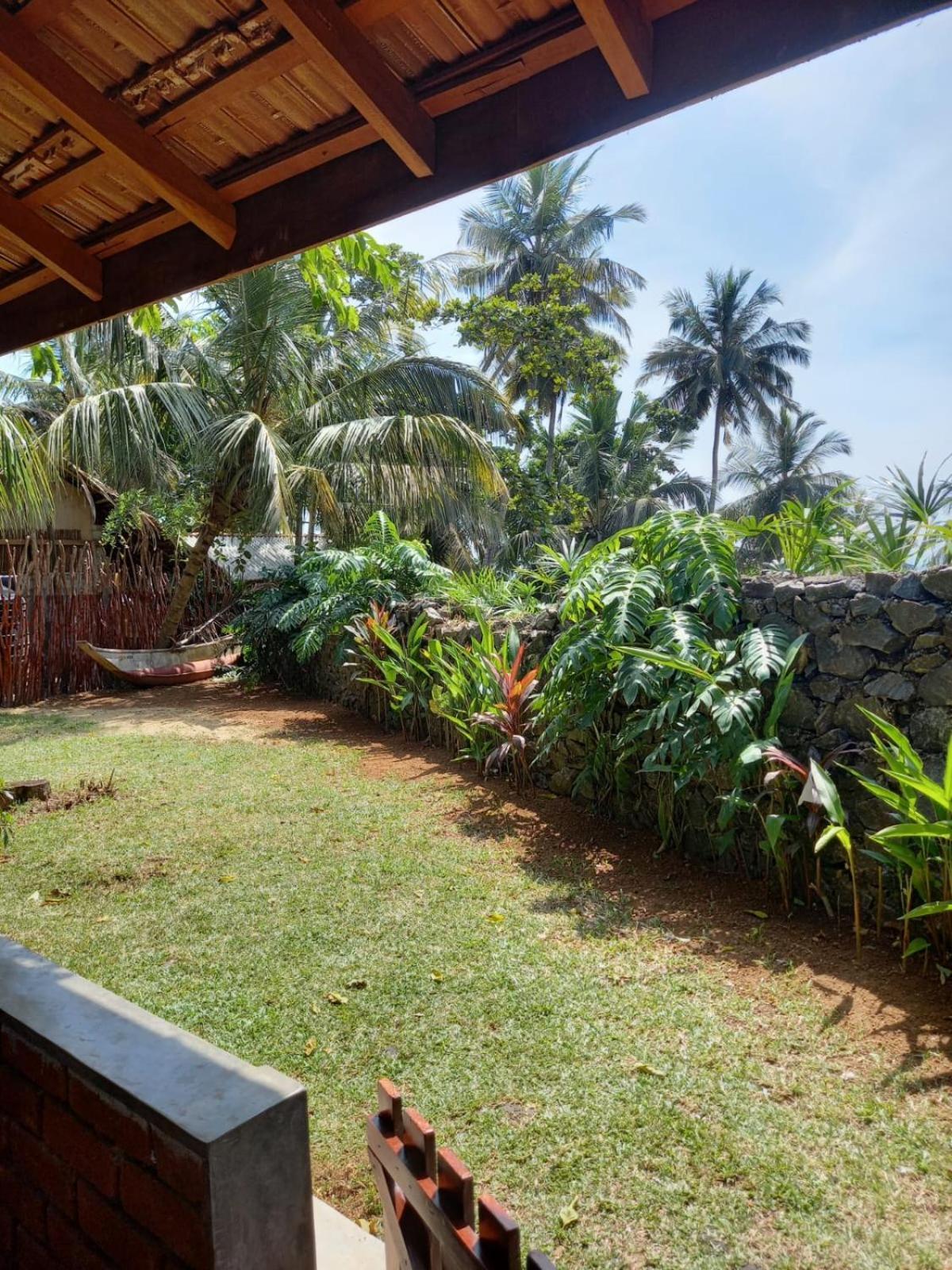 Click Hiriketiya Hotel Dikwella Exterior foto